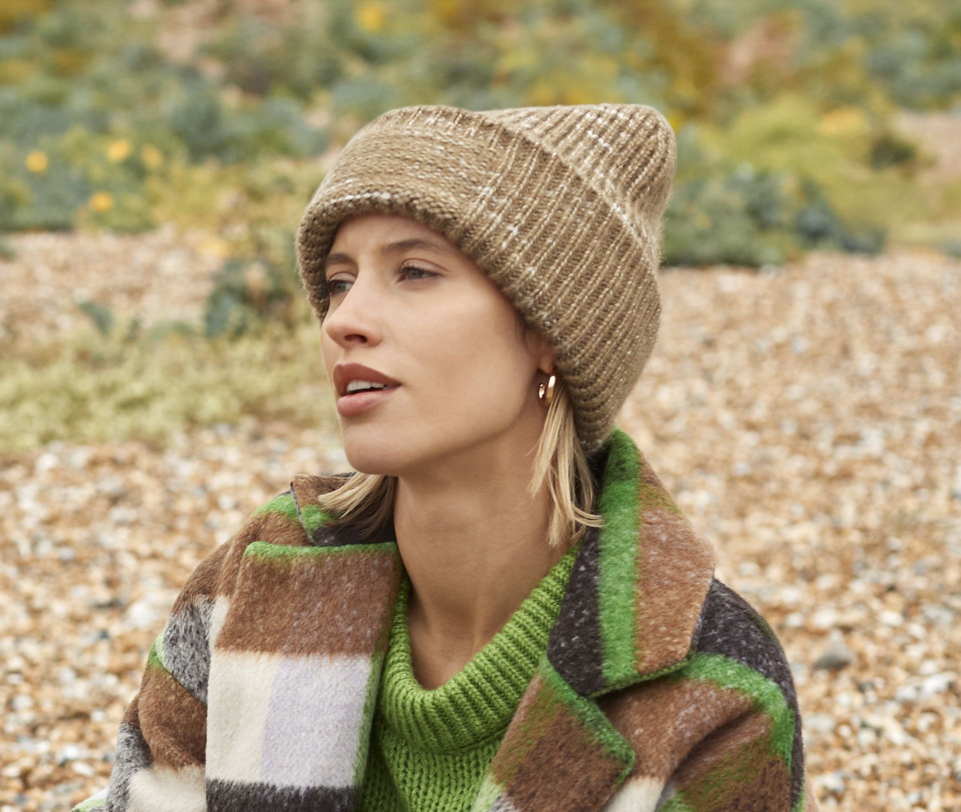 CHUNKY KNITTED PATCH BEANIE