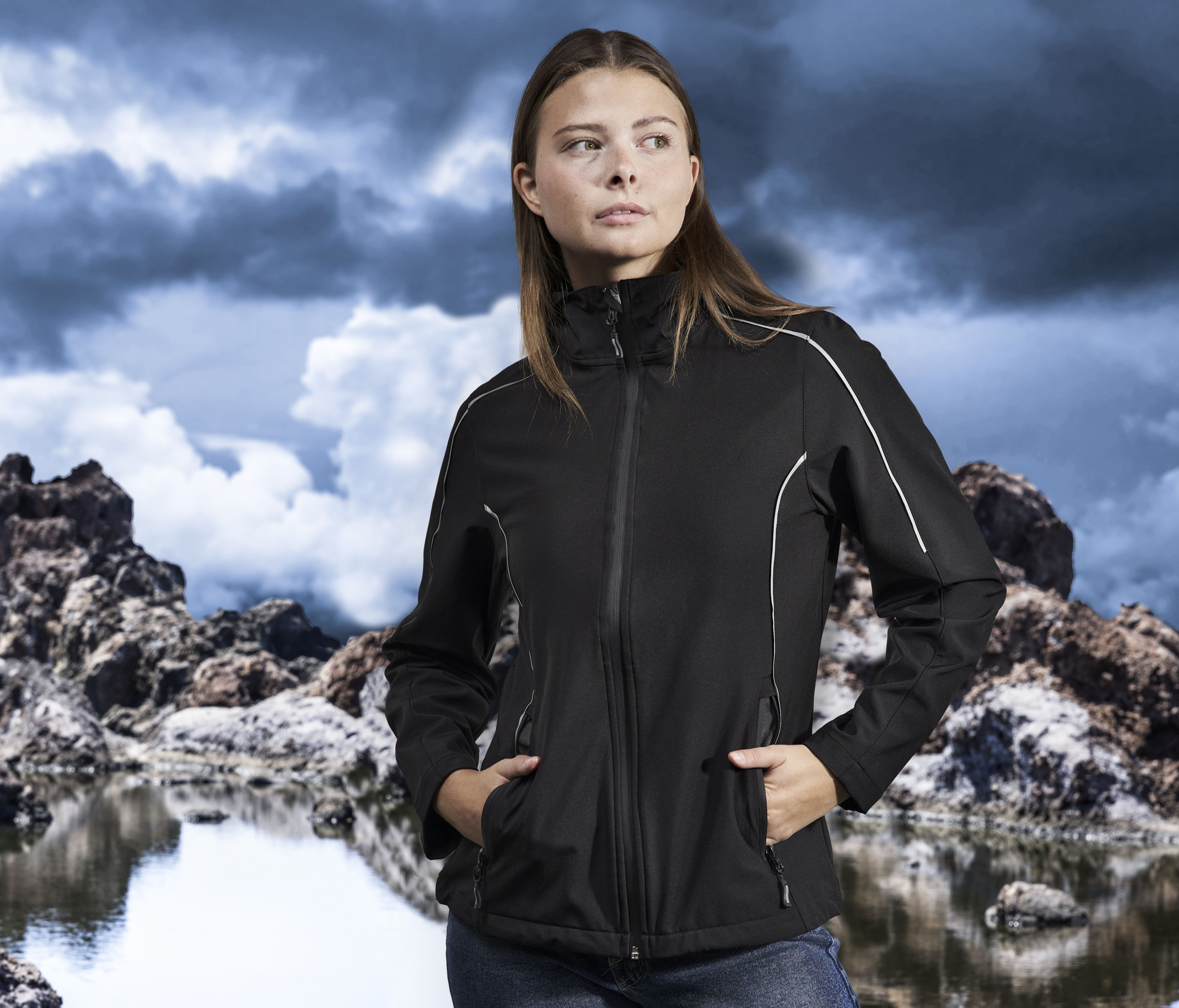 WOMEN'S LIGHT SOFTSHELL