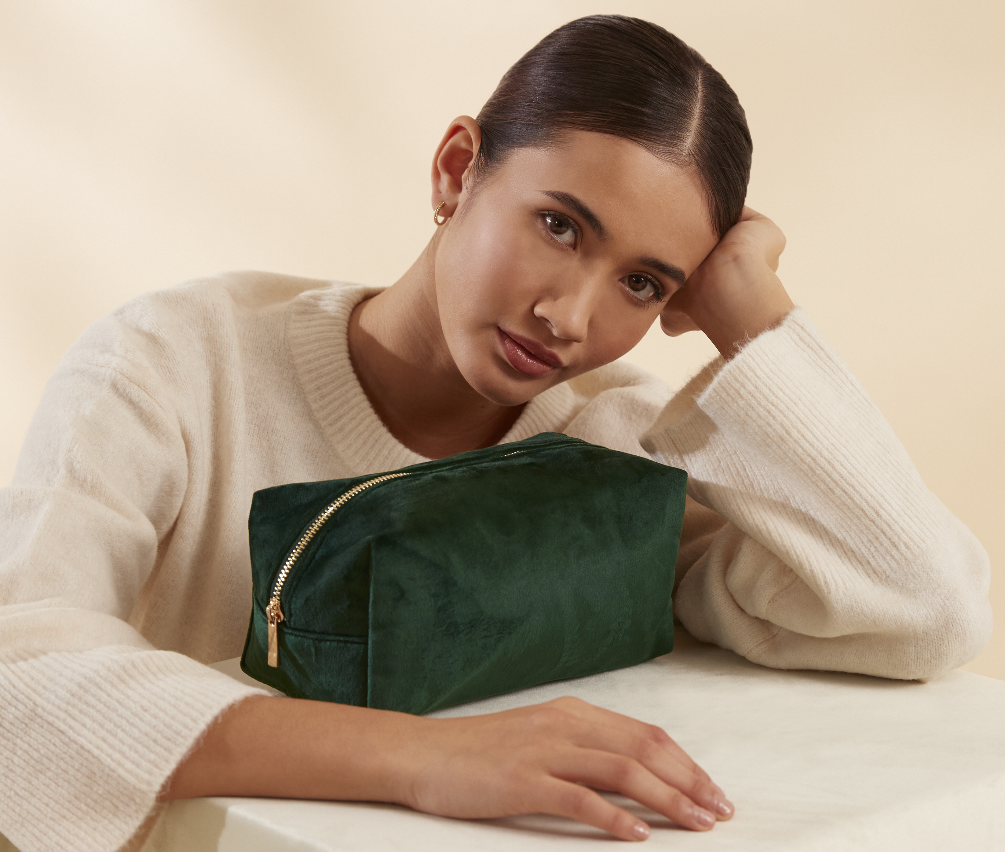 VELVET TOILETRY/ACCESSORY CASE