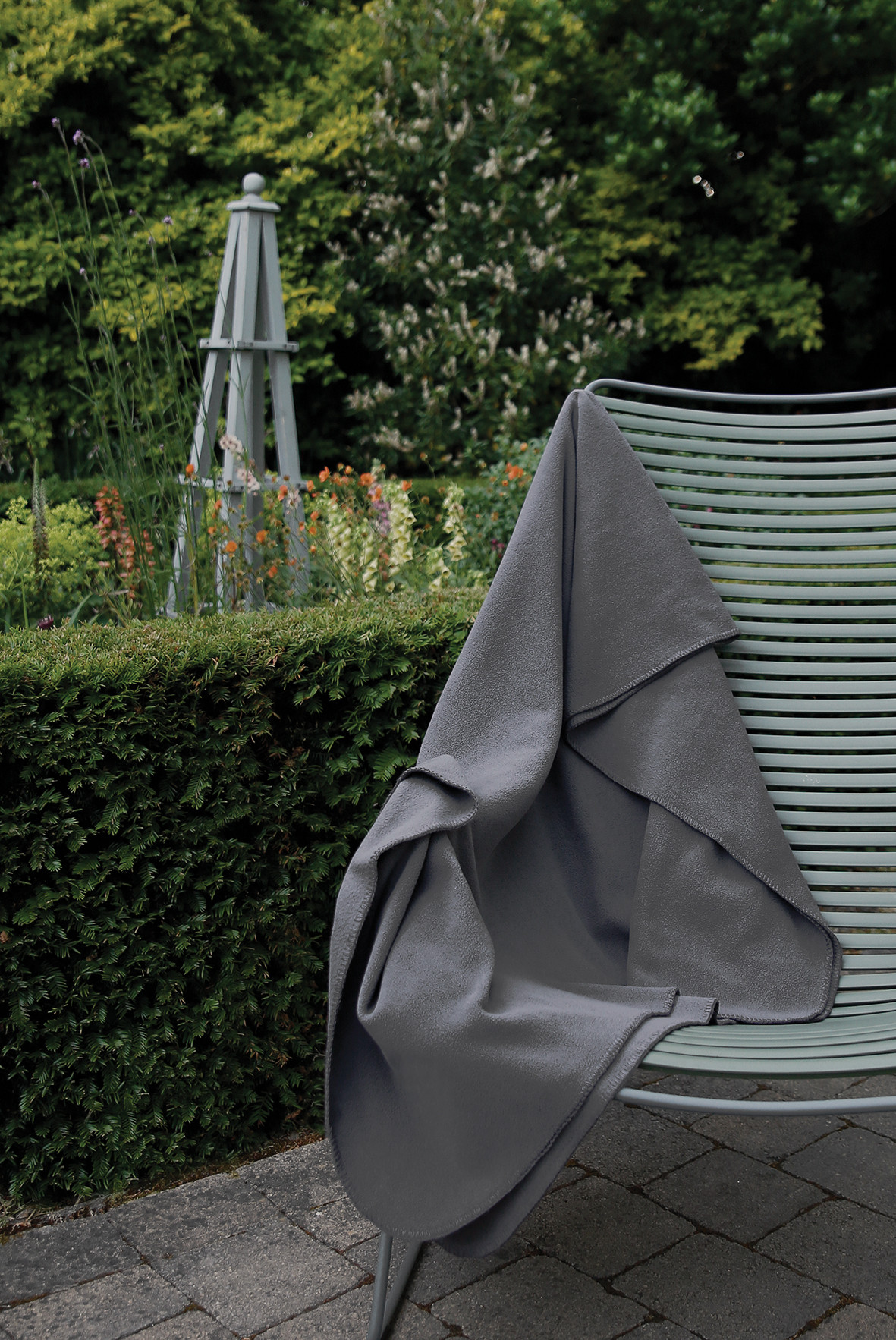 RECYCLED FLEECE BLANKET