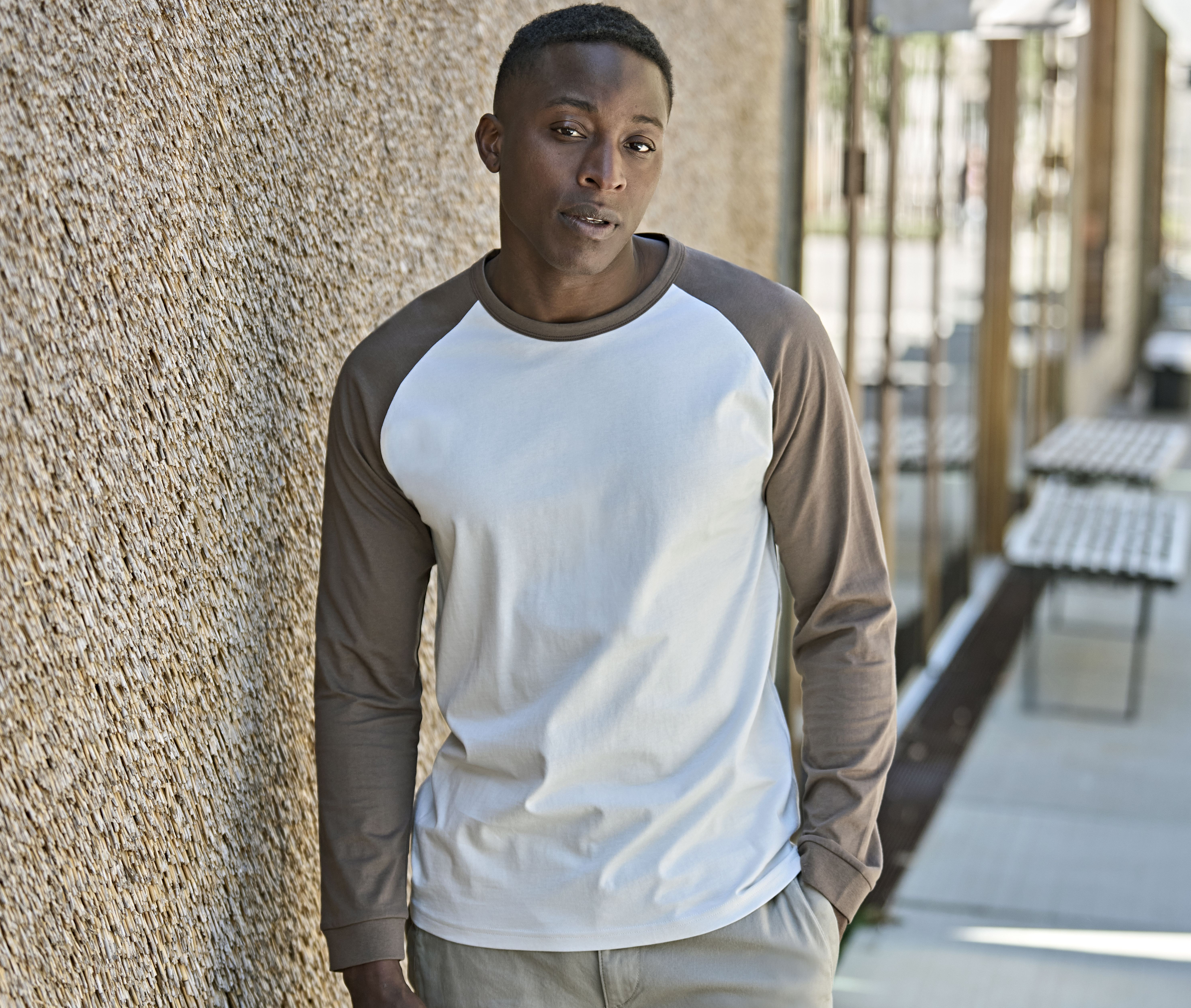 UNLABELED BASEBALL TEE