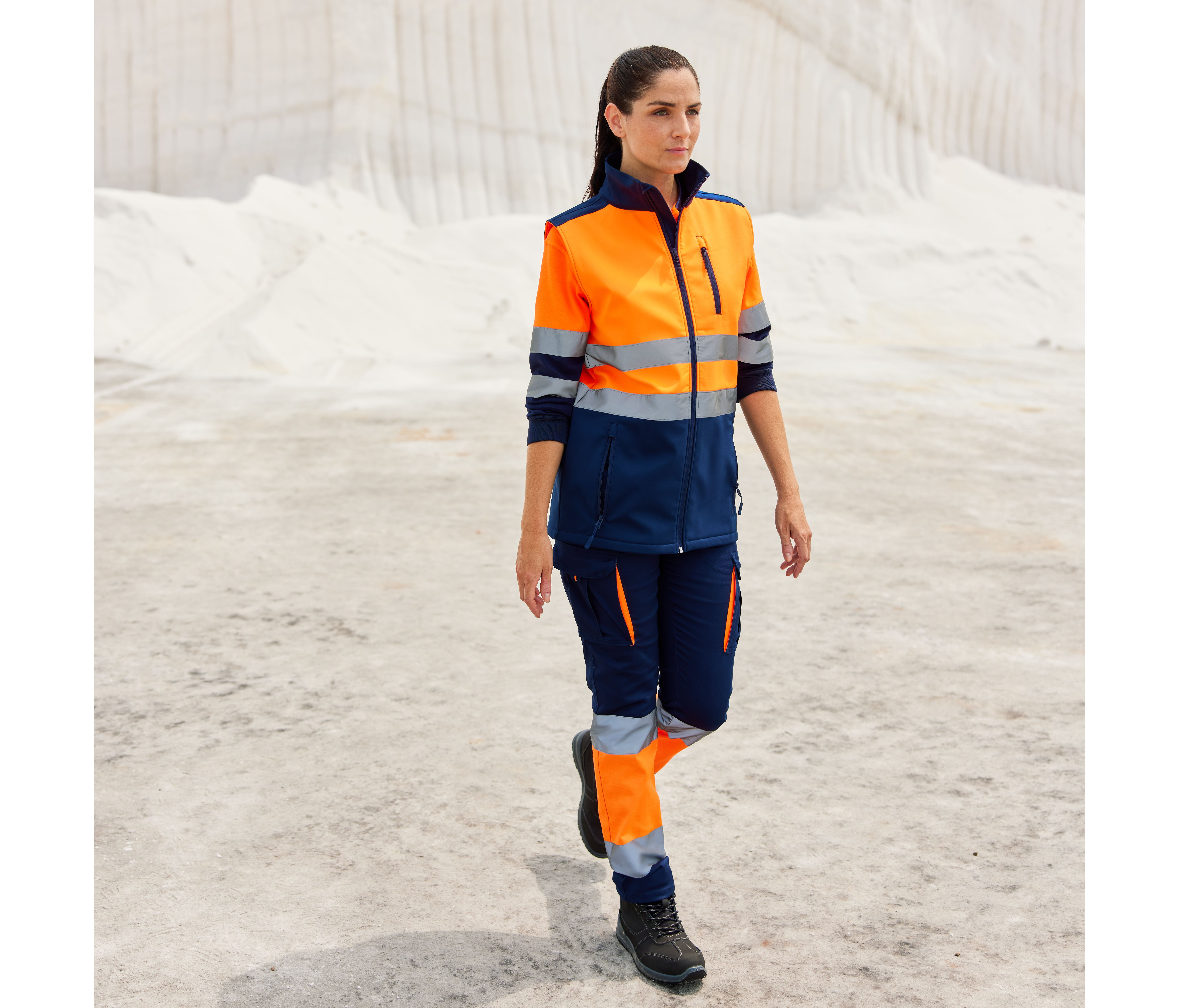 TWO-TONE SOFTSHELL VEST
