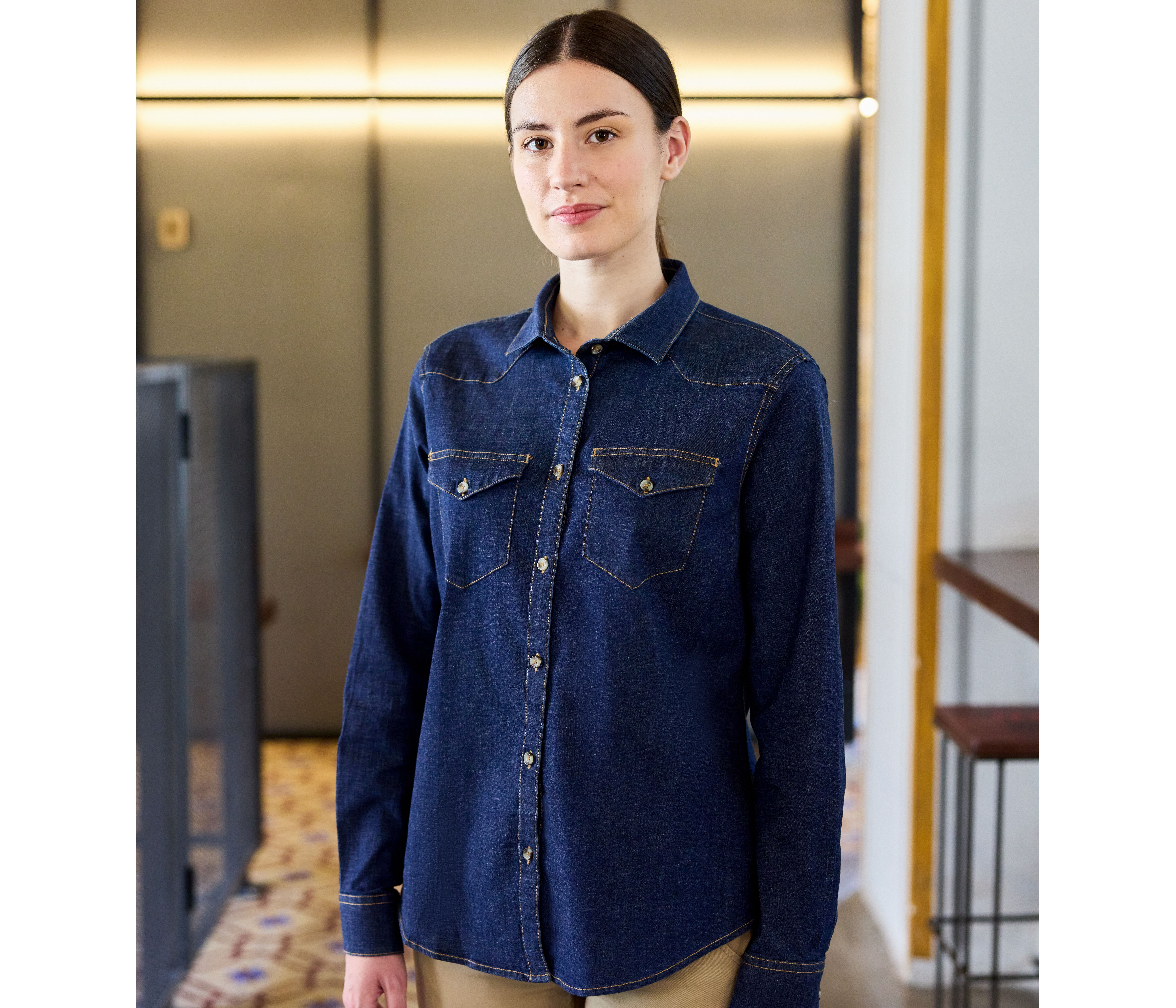 WOMEN'S LONG-SLEEVE STRETCH DENIM SHIRT