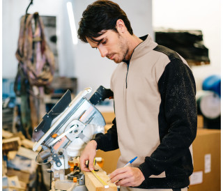 TWO-TONE HALF ZIP SWEATSHIRT